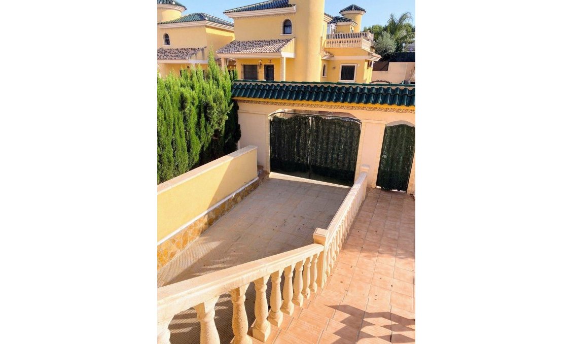 Segunda mano - Villa -
Villamartin - Costa Blanca