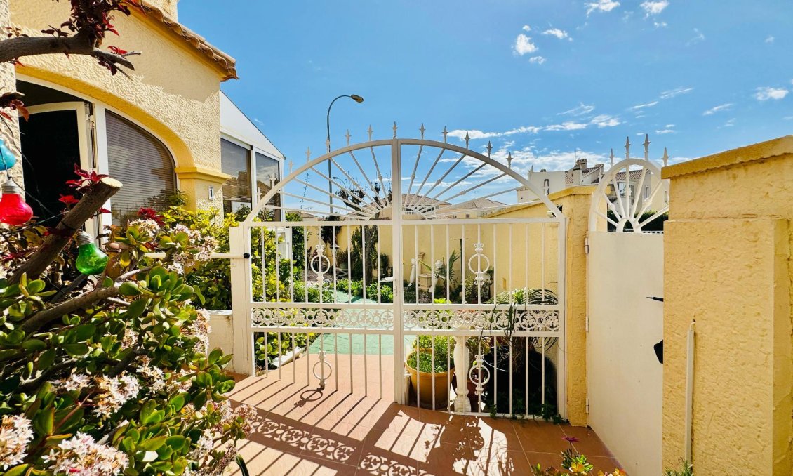 Segunda mano - Villa -
Orihuela Costa - Costa Blanca