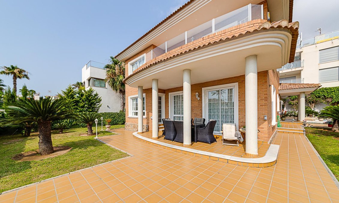 Wiederverkauf - Villa -
Torrevieja - Costa Blanca
