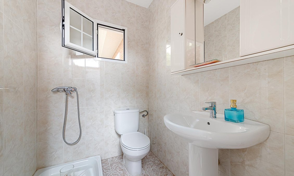 Wiederverkauf - Villa -
Torrevieja - Costa Blanca
