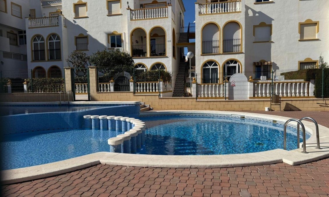 Segunda mano - Bungalow -
Torrevieja - Cañada Del Molino