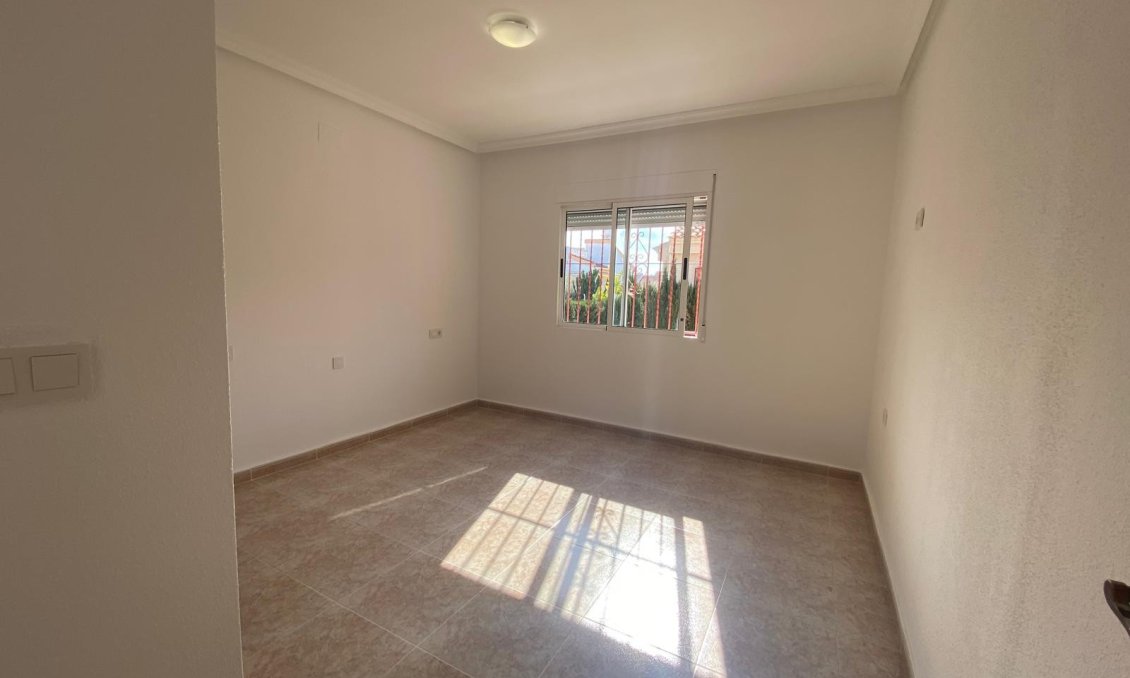 Segunda mano - Town House -
Algorfa - Inland