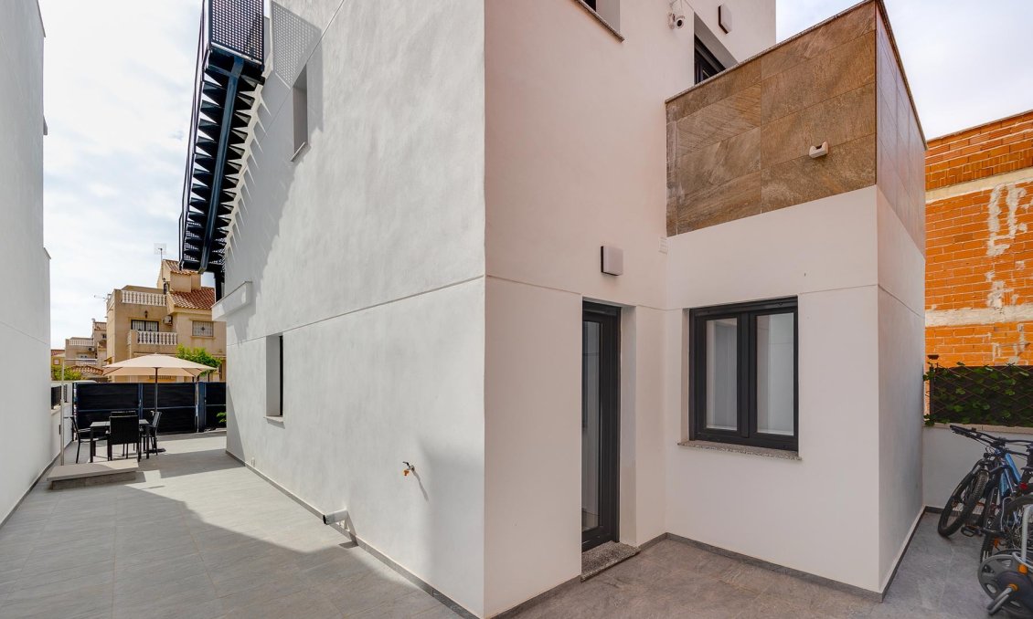 Segunda mano - Villa -
Torrevieja - Costa Blanca