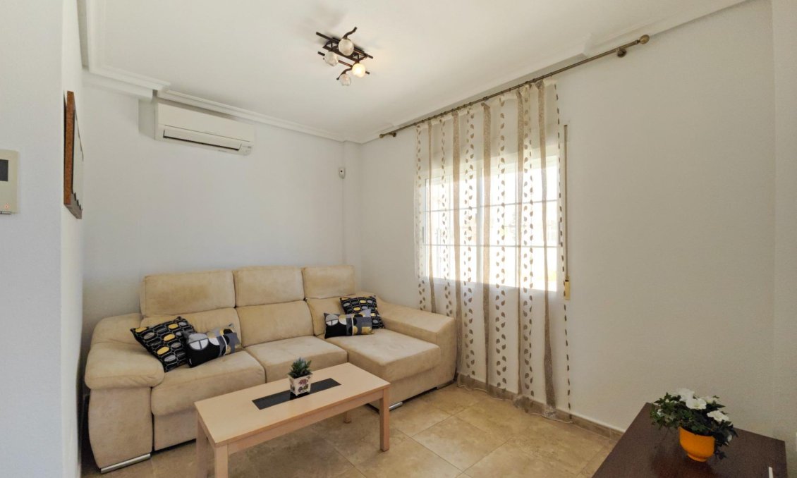 Segunda mano - Villa -
Torrevieja - La Mata