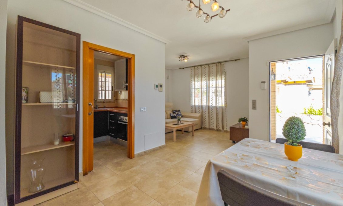 Segunda mano - Villa -
Torrevieja - La Mata