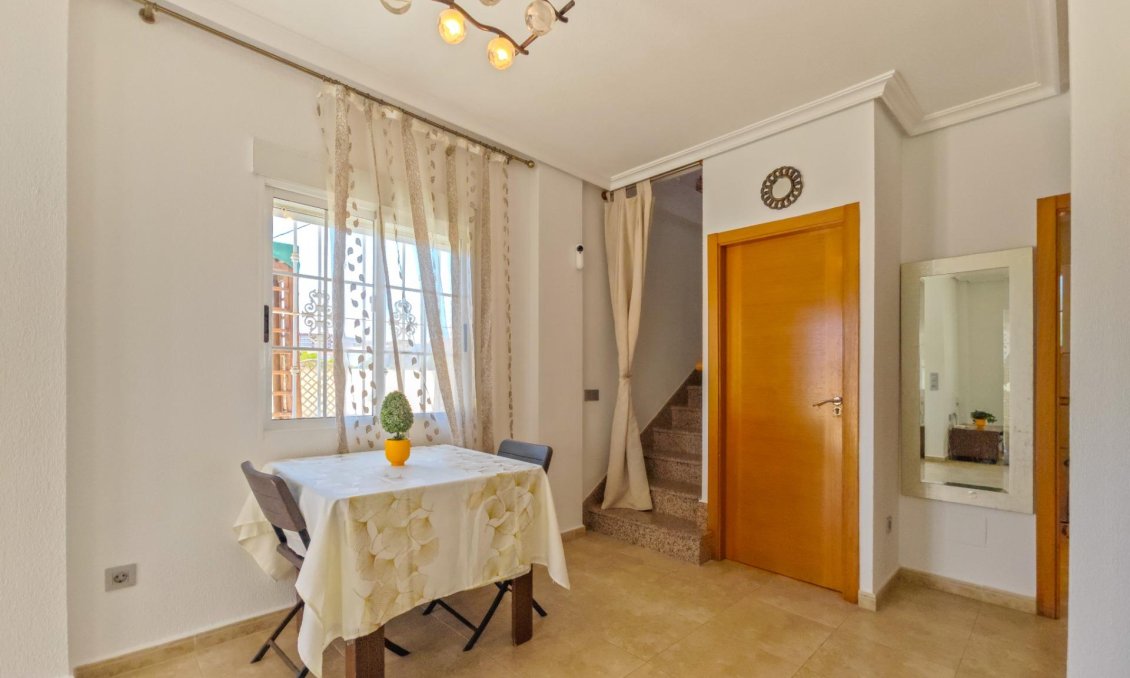 Segunda mano - Villa -
Torrevieja - La Mata