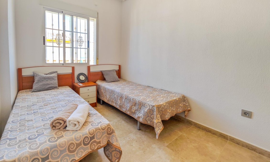 Segunda mano - Villa -
Torrevieja - La Mata
