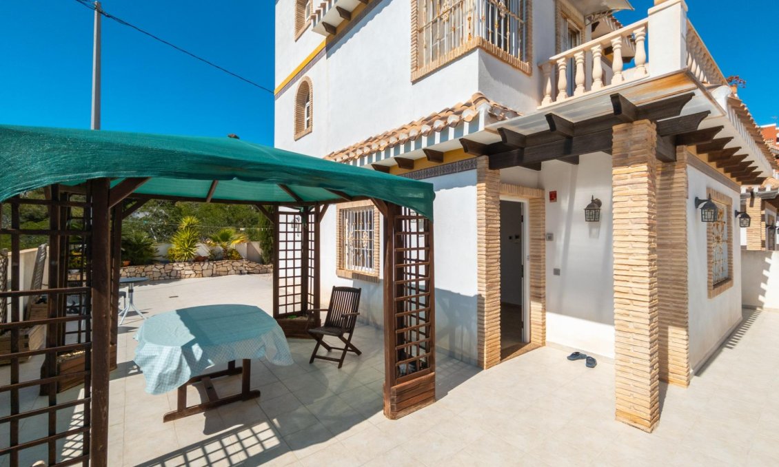Segunda mano - Villa -
Torrevieja - La Mata