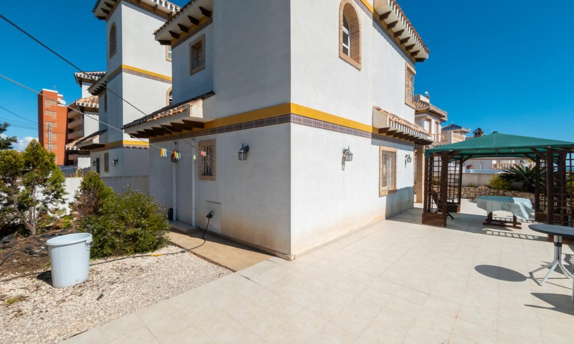 Segunda mano - Villa -
Torrevieja - La Mata