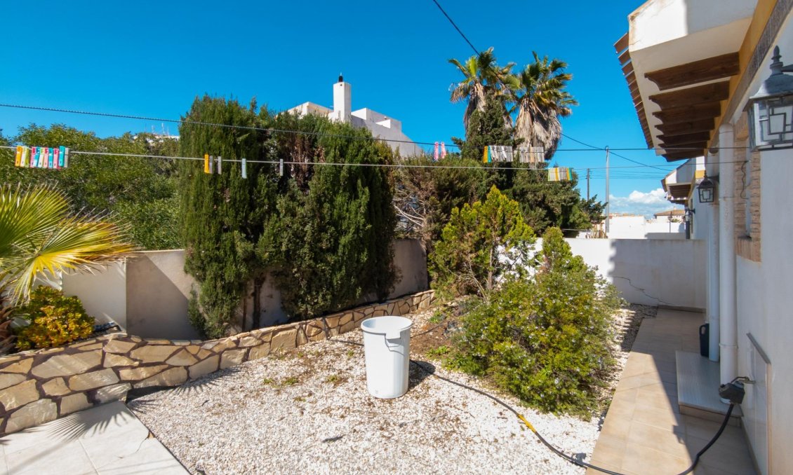 Segunda mano - Villa -
Torrevieja - La Mata
