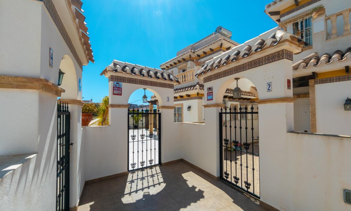 Segunda mano - Villa -
Torrevieja - La Mata