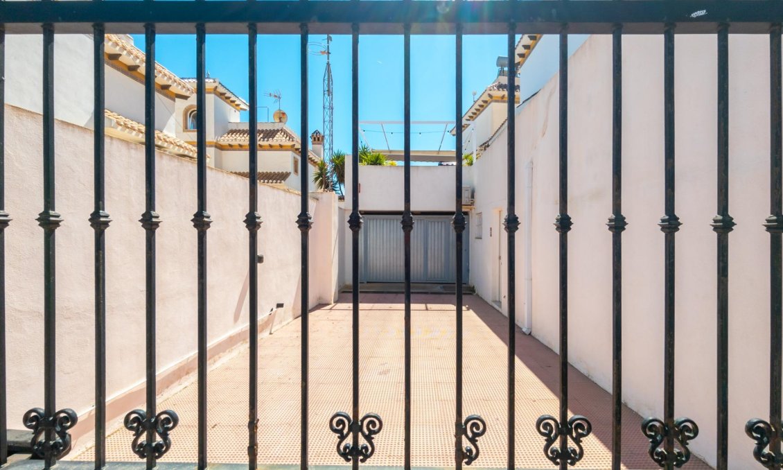 Segunda mano - Villa -
Torrevieja - La Mata