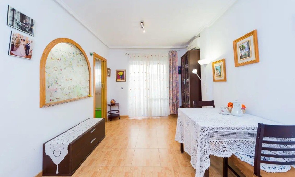 Segunda mano - Apartamento -
Torrevieja - Centro