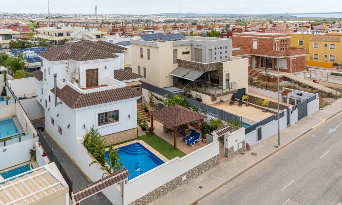 Segunda mano - Villa -
Los Montesinos - Costa Blanca
