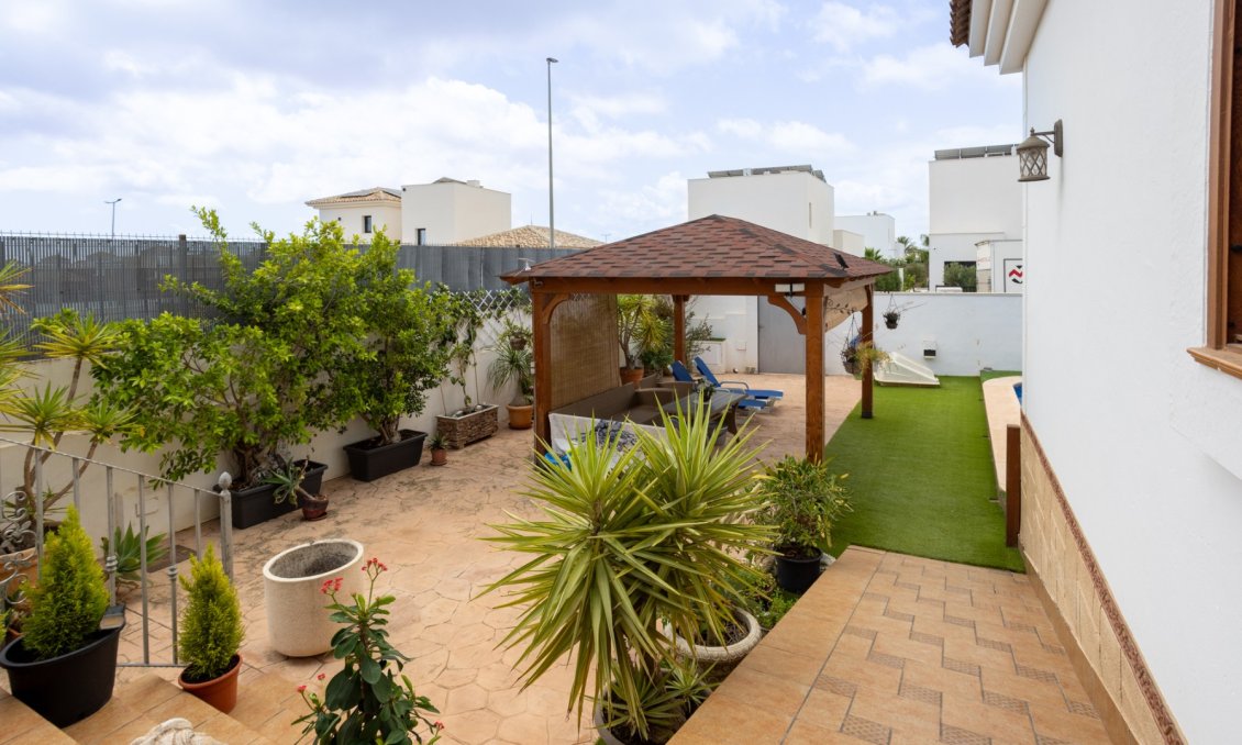 Segunda mano - Villa -
Los Montesinos - Costa Blanca