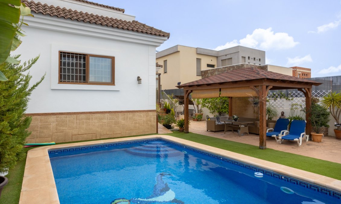 Segunda mano - Villa -
Los Montesinos - Costa Blanca