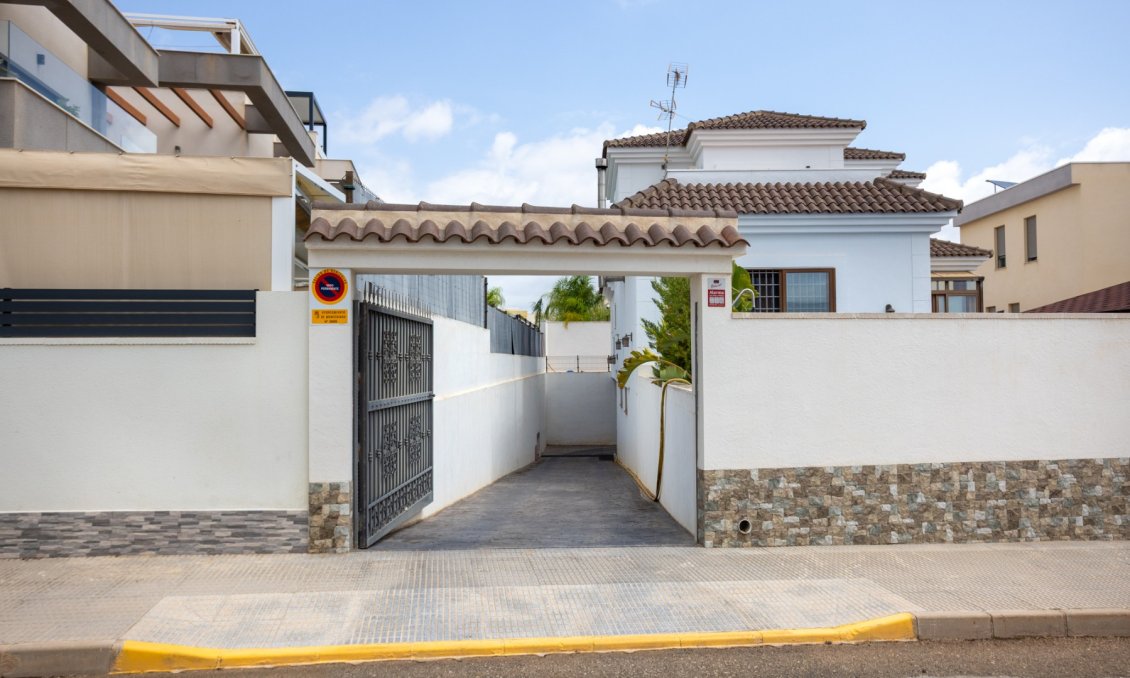 Segunda mano - Villa -
Los Montesinos - Costa Blanca