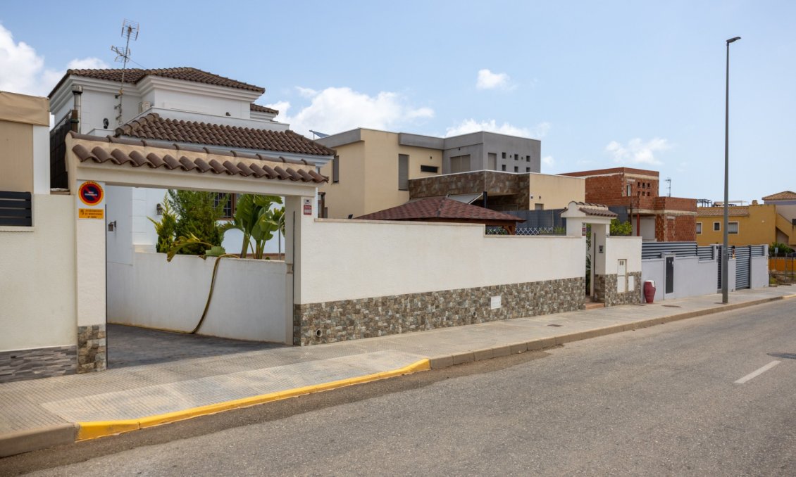 Segunda mano - Villa -
Los Montesinos - Costa Blanca