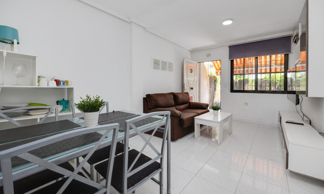 Segunda mano - Apartamento -
Torrevieja - Punta Prima