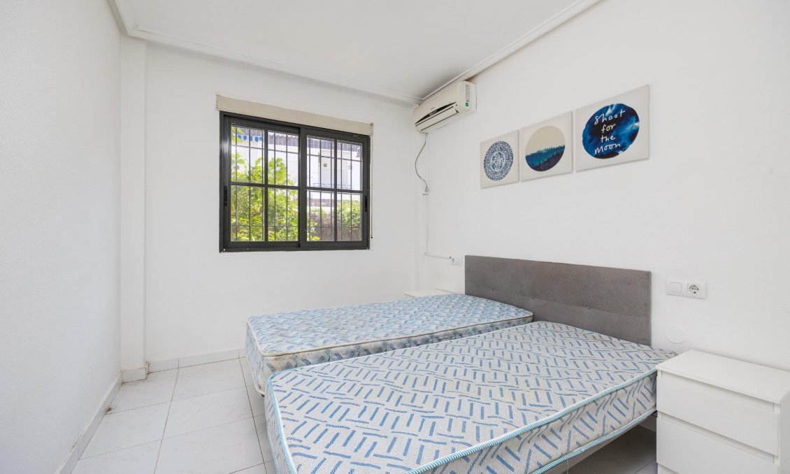 Segunda mano - Apartamento -
Torrevieja - Punta Prima