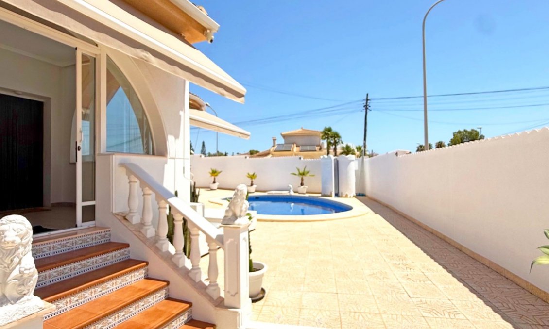 Segunda mano - Villa -
Rojales - Inland