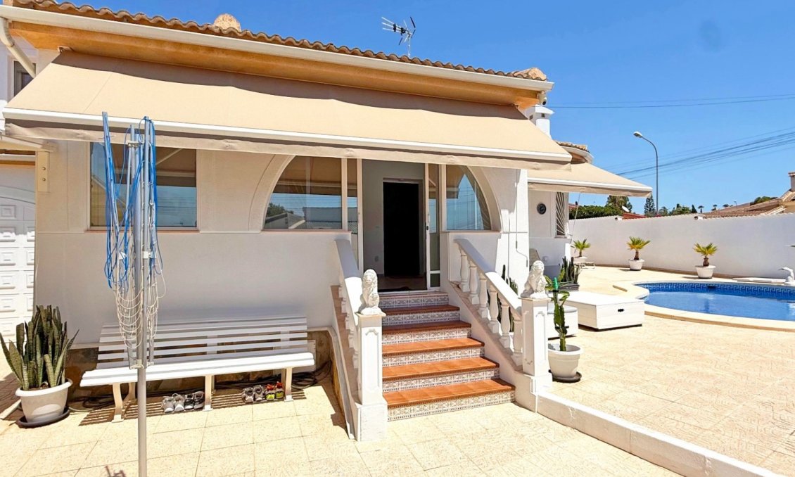 Segunda mano - Villa -
Rojales - Inland