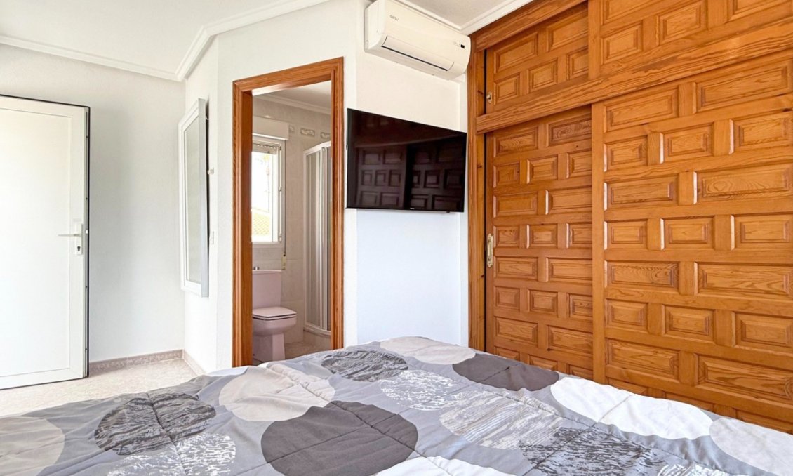 Segunda mano - Villa -
Rojales - Inland