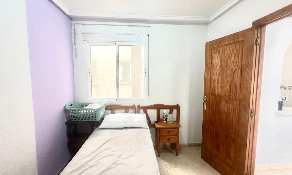 Használt Ingatlanok - Apartman -
Torrevieja - Estacion De Autobuses