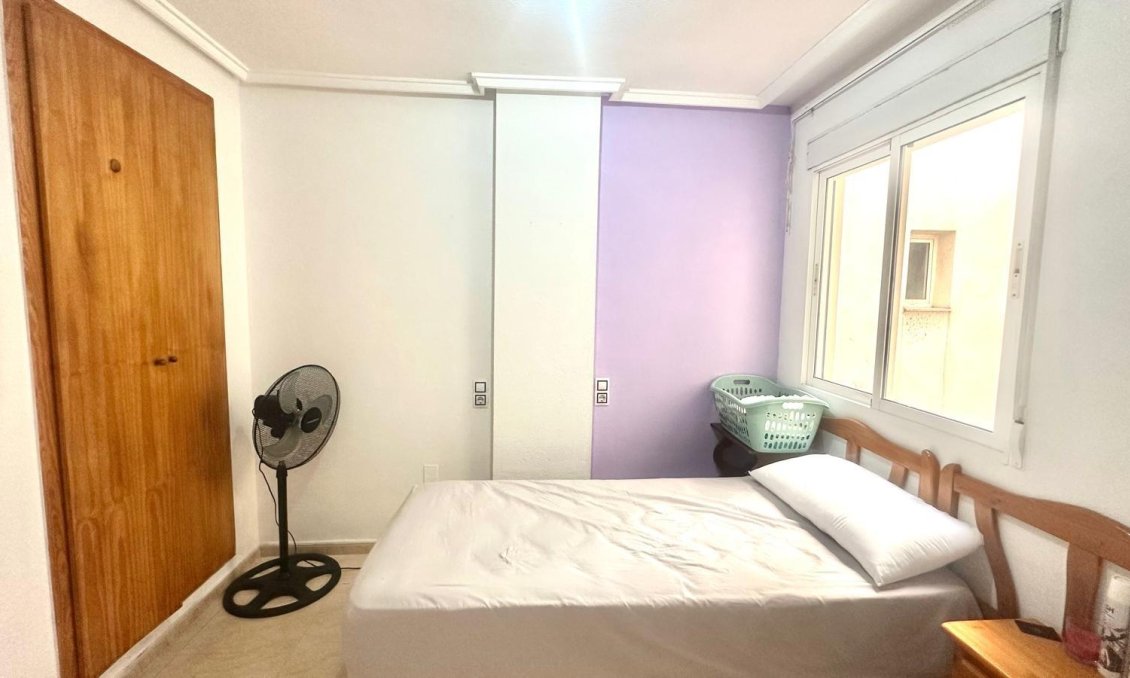 Használt Ingatlanok - Apartman -
Torrevieja - Estacion De Autobuses