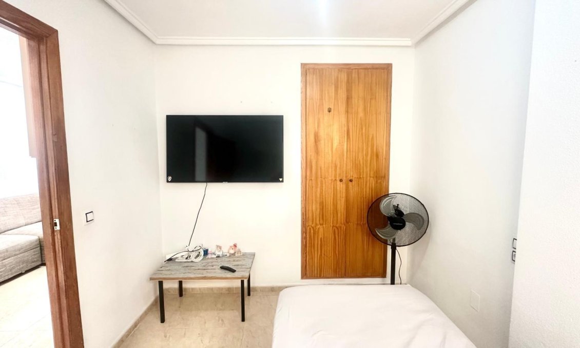 Használt Ingatlanok - Apartman -
Torrevieja - Estacion De Autobuses