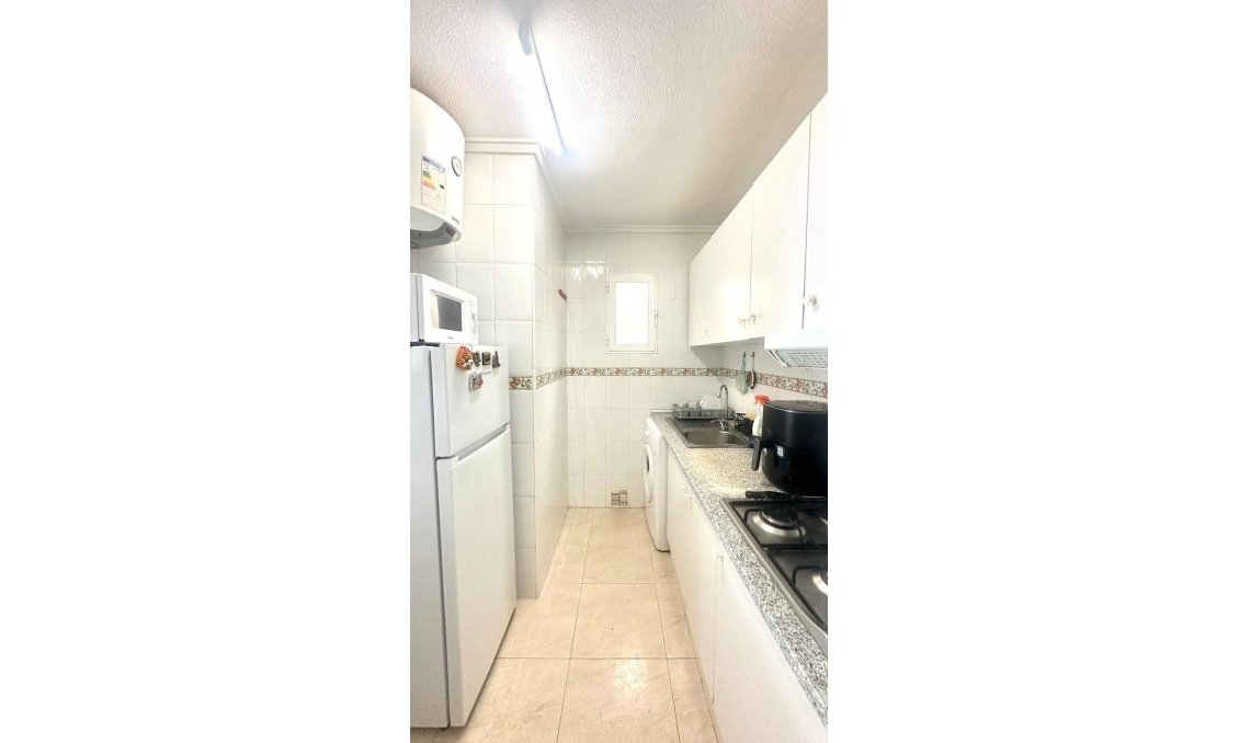 Használt Ingatlanok - Apartman -
Torrevieja - Estacion De Autobuses