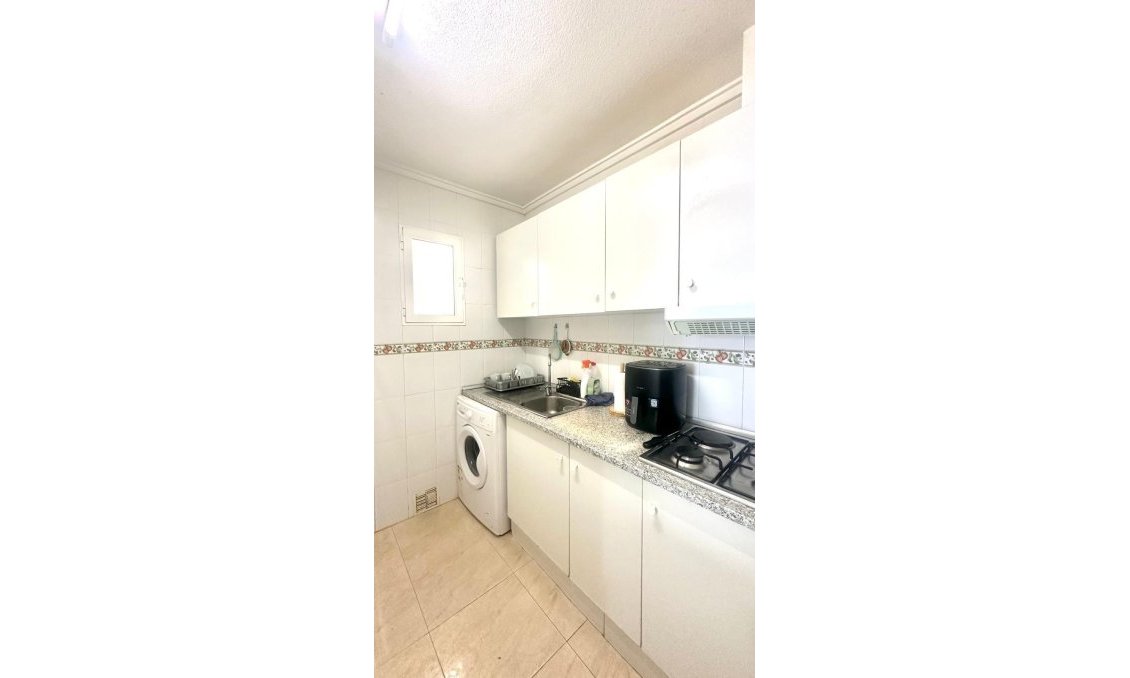 Használt Ingatlanok - Apartman -
Torrevieja - Estacion De Autobuses