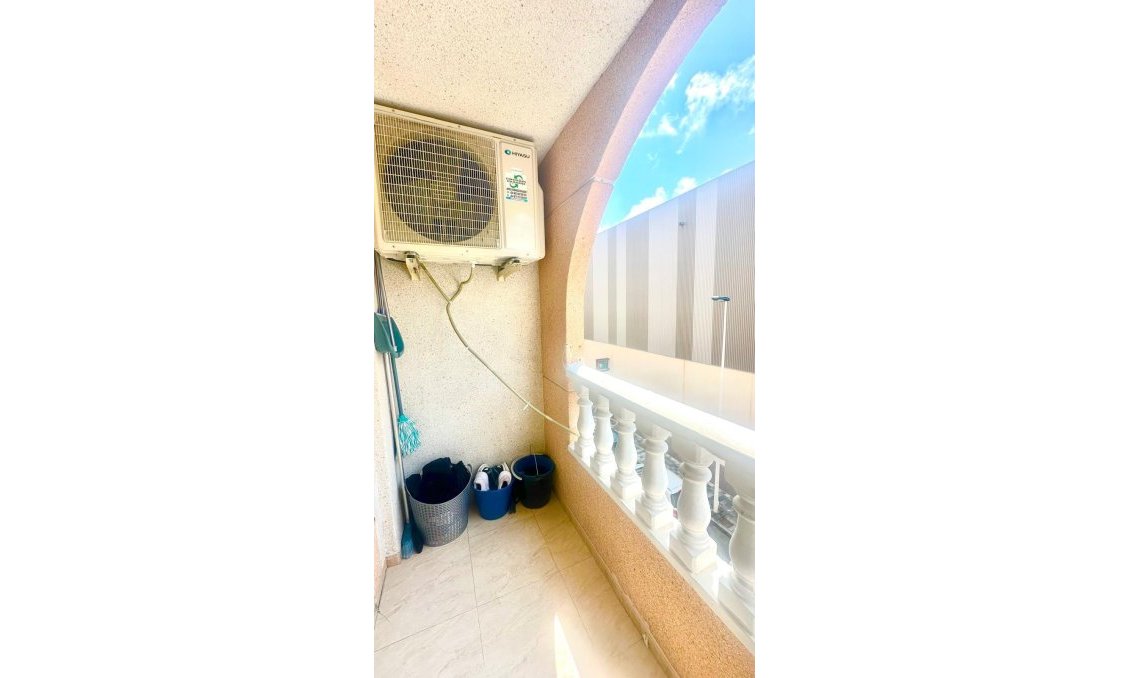 Használt Ingatlanok - Apartman -
Torrevieja - Estacion De Autobuses