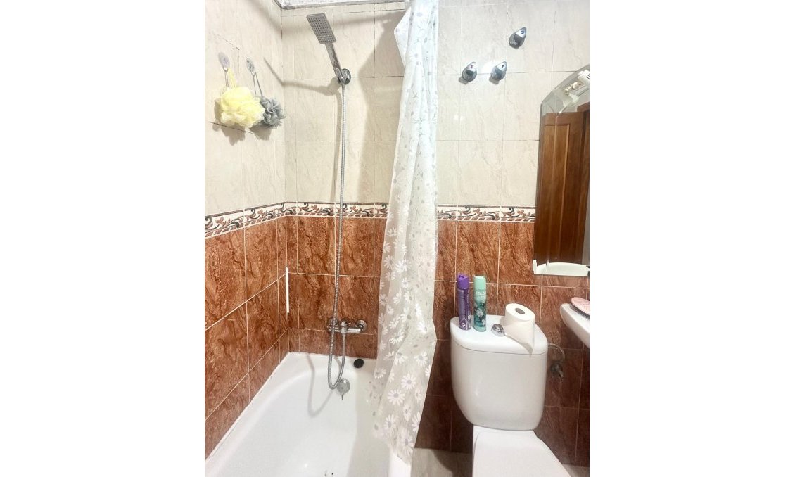 Használt Ingatlanok - Apartman -
Torrevieja - Estacion De Autobuses