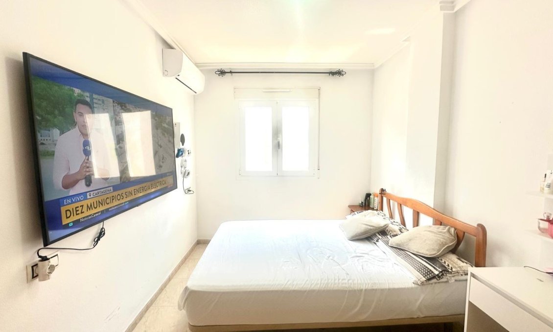 Használt Ingatlanok - Apartman -
Torrevieja - Estacion De Autobuses