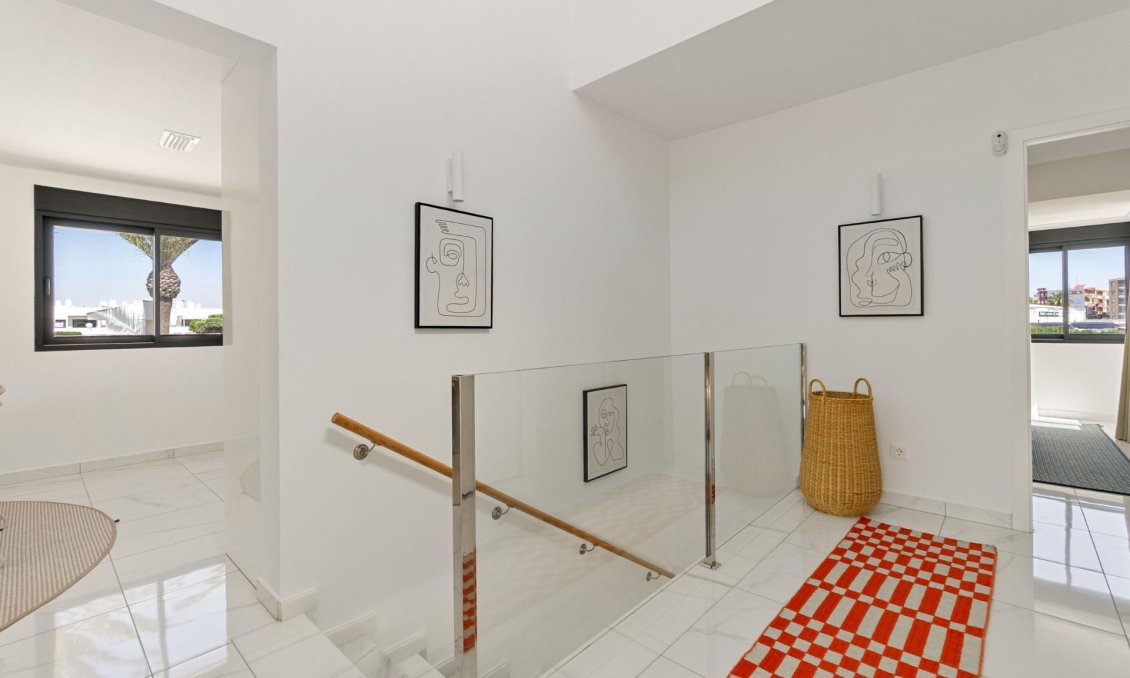 Segunda mano - Villa -
Torrevieja - La Veleta