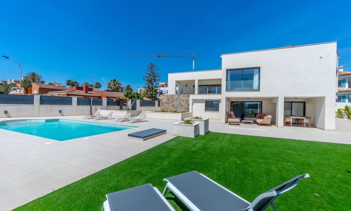 Segunda mano - Villa -
Torrevieja - La Veleta