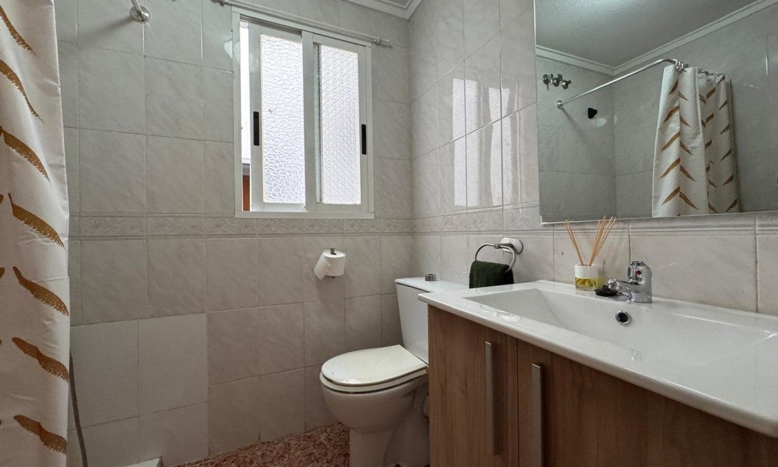 Segunda mano - Apartamento -
Torrevieja - Centro