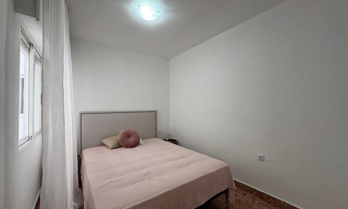 Segunda mano - Apartamento -
Torrevieja - Centro