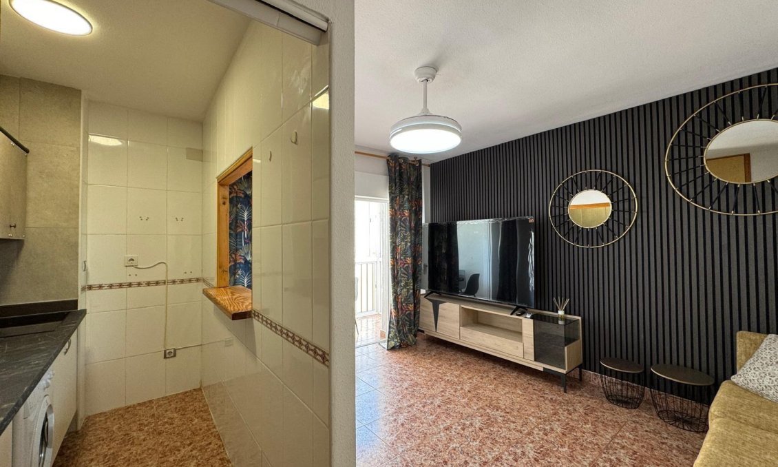 Segunda mano - Apartamento -
Torrevieja - Centro