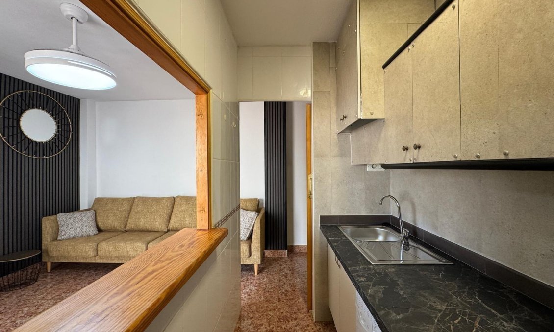 Segunda mano - Apartamento -
Torrevieja - Centro