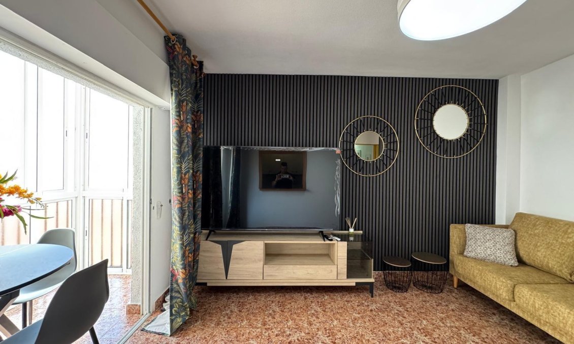 Segunda mano - Apartamento -
Torrevieja - Centro
