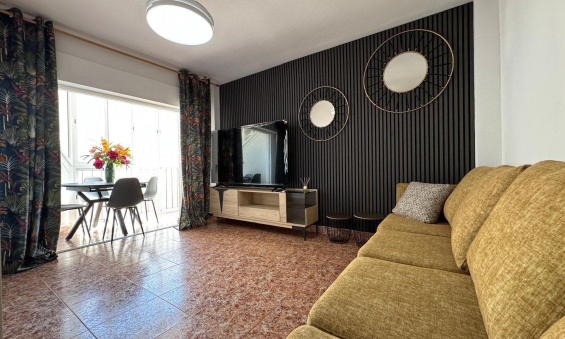 Segunda mano - Apartamento -
Torrevieja - Centro