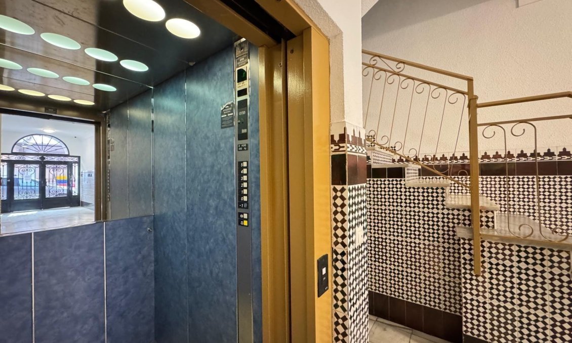 Segunda mano - Apartamento -
Torrevieja - Centro