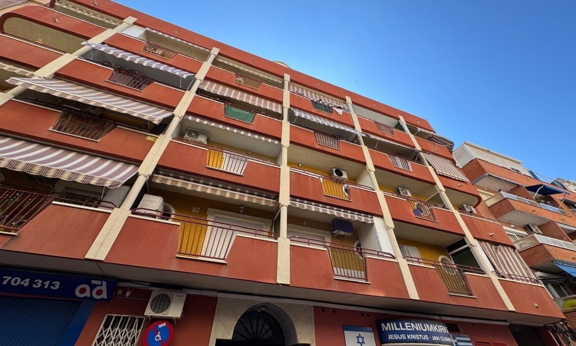 Segunda mano - Apartamento -
Torrevieja - Centro