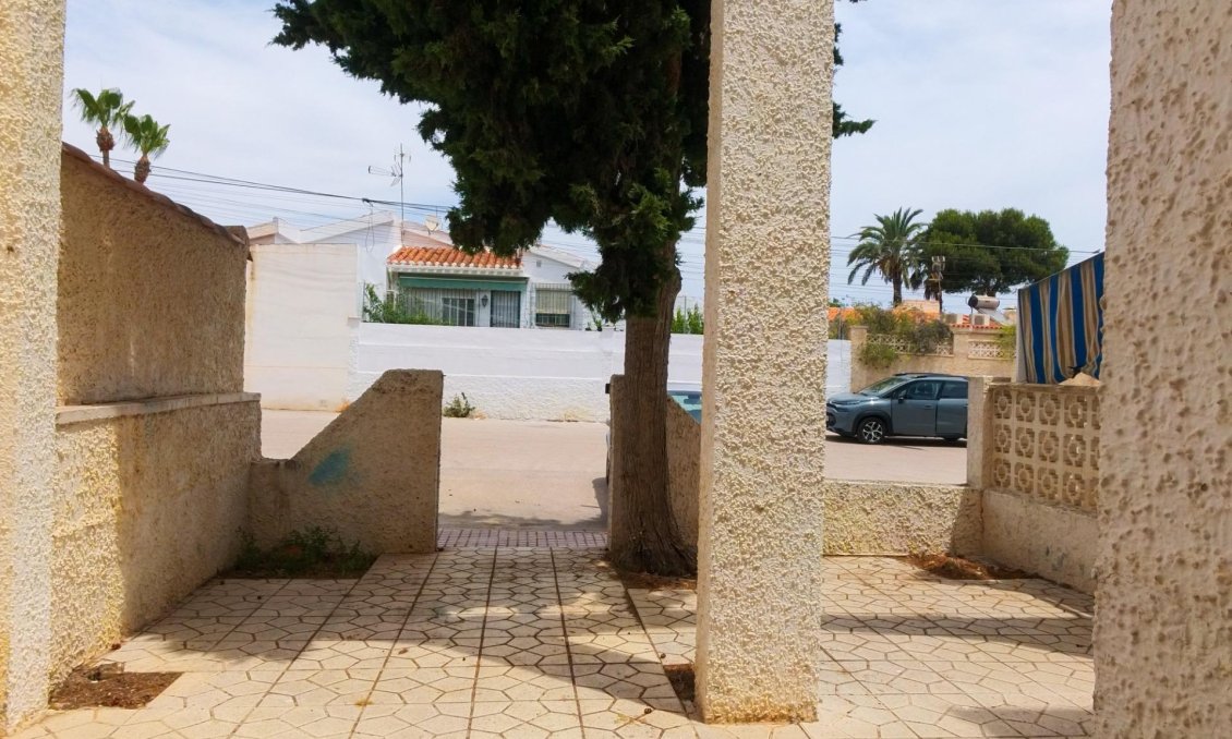 Segunda mano - Bungalow -
Torrevieja - Playa del Cura