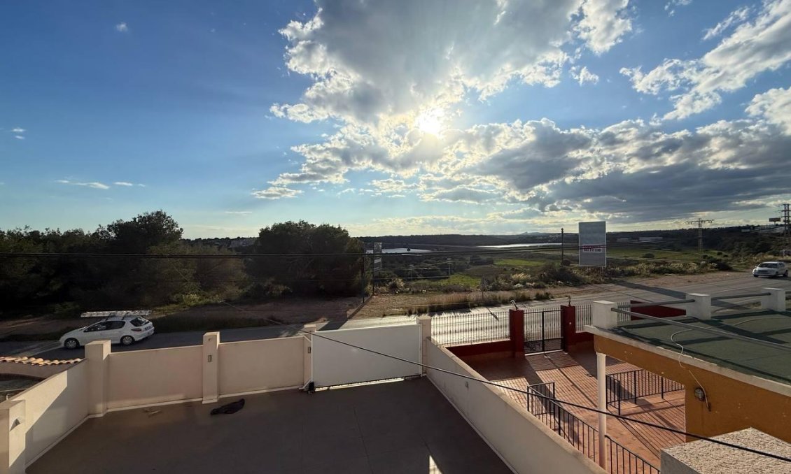 Segunda mano - Town House -
Orihuela Costa - La Regia