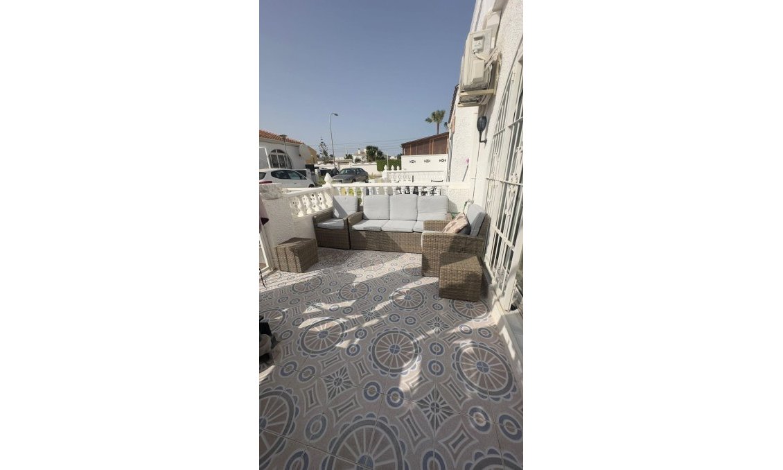 Segunda mano - Bungalow -
Torrevieja - San Luis