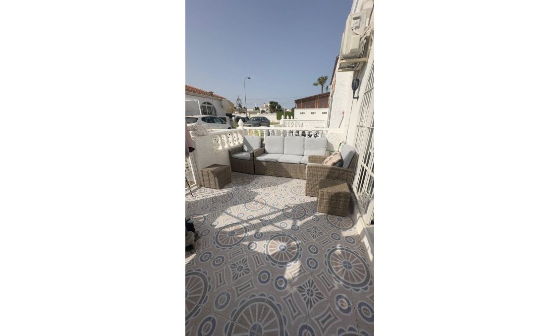 Segunda mano - Bungalow -
Torrevieja - San Luis