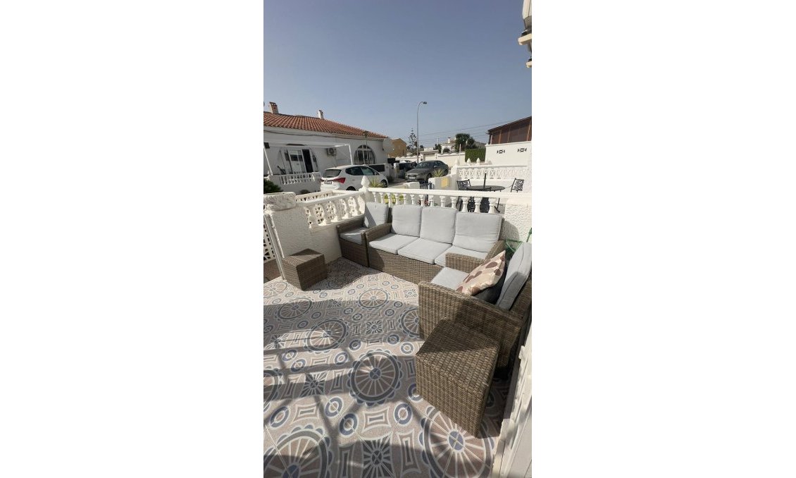 Segunda mano - Bungalow -
Torrevieja - San Luis